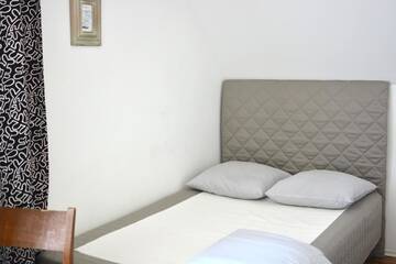 Фото номера Трехместный номер с душем Гостевой дом Topoliu 16 guesthouse г. Швянтойи 10